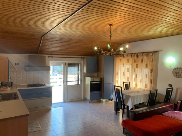 Qera, Apartament 3+1, Pranë Max Optika, Durrës