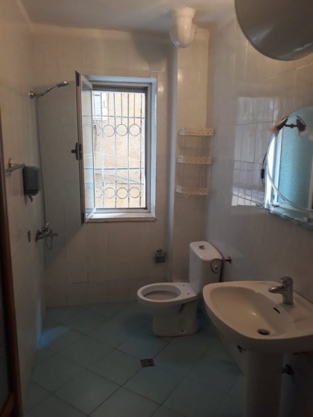 Apartament per qera 3+1 prane Shkolles Niket Dardani Xhamlliku !!!