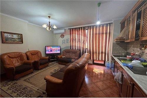 Shitet Apartament 2+1 tek Fusha e Aviacionit