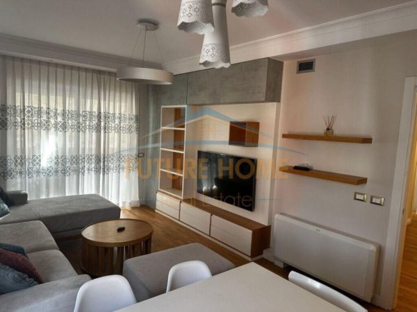 Shitet, Apartament 3+1+2 Poste Parkimi, Komuna e Parisit