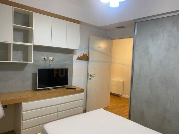 Shitet, Apartament 3+1+2 Poste Parkimi, Komuna e Parisit