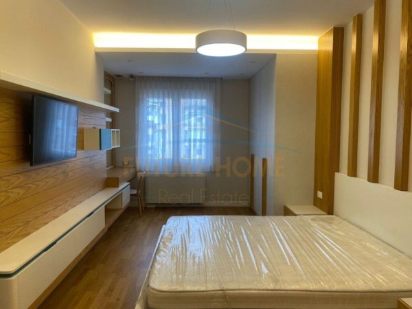 Shitet, Apartament 3+1+2 Poste Parkimi, Komuna e Parisit