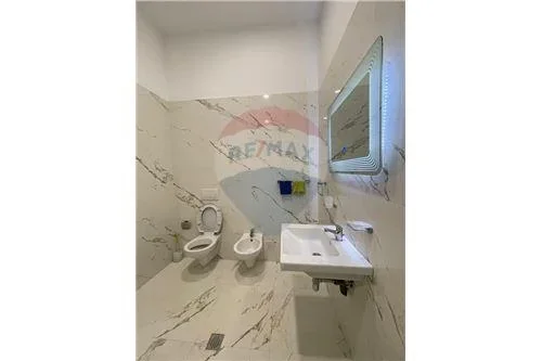 Apartament - Me Qira - Liqeni i Thatë, Shqipëri
Jepet me qera Apartament 1+1 tek Liqeni i Thate