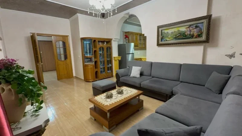 Apartament me qera 3+1 (Rruga 5 Maji)