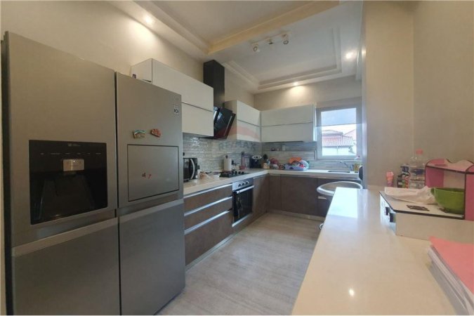 Apartament - Në Shitje - Myslym Shyri, Shqipëri
SHITET APARTAMENT 2+1 TEK MYSLYM SHYRI !