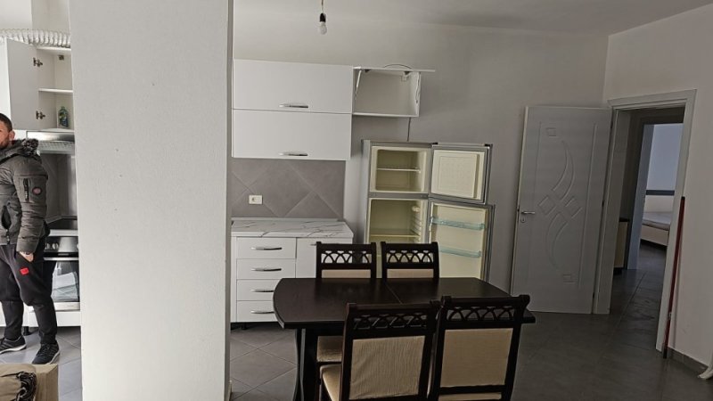 Japim me Qira Apartament 2+1 Te Kopshi botanik te liqeni thate