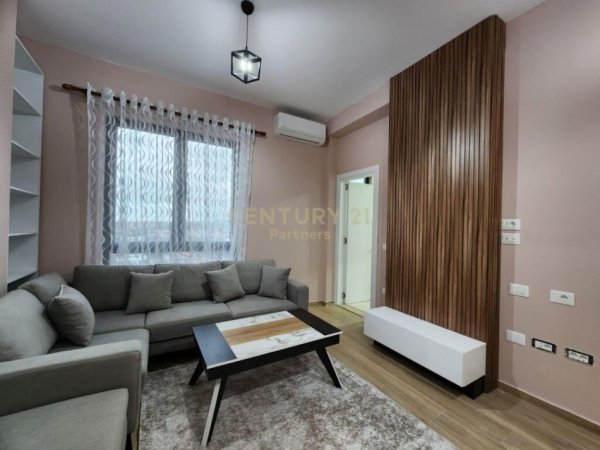 JAPIM APARTAMENT 1+1 PER QIRA TEK BULEVARDI I RI !