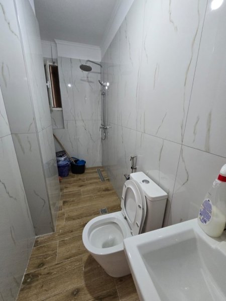 Shitet Apartament 2+1+bllk,  Xhamllik te Rosman Lala, 132.000 Euro