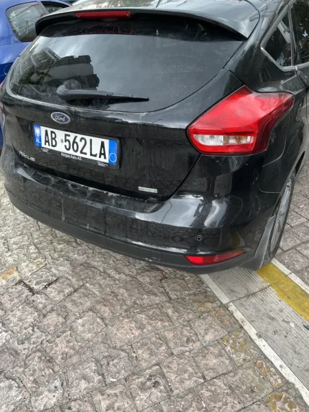 Ford Focus 2016 - Tiranë, Benzinë 1.6 -110,000 KM, 9.000 Euro