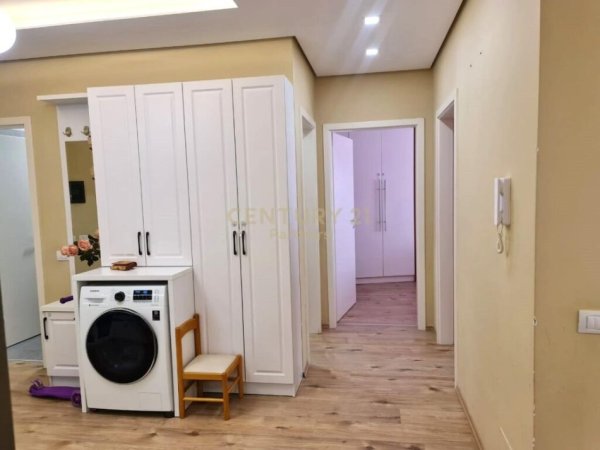 JAPIM ME QIRA APARTAMENT 2+1+2 TE 21 DHJETORI!