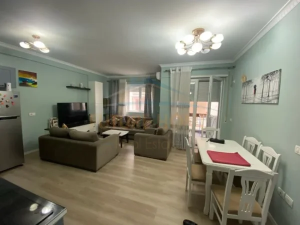Shitet, Apartament 2+1+2, Fresk, Tiranë.
