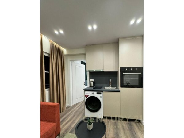 Shitet apartament 1+1 dhe 1 garsoniere shume pranë Qendrës.