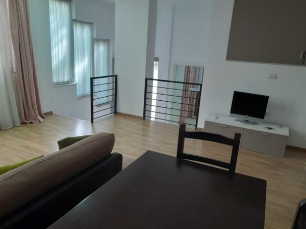 Tirane, Apartament me#Qira (Bill Klinton)