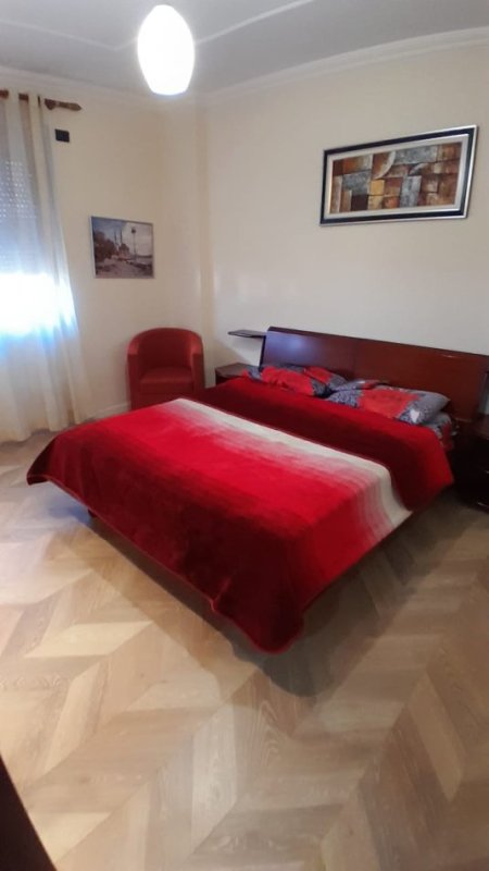 Tirane, Apartament me#Qira (Bulevardi Zhan Dark)