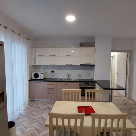 Jepet me qera apartament 2+1 Rr: 5 Maji