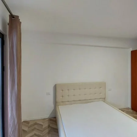 Jepet me qera apartament 2+1 Rr: 5 Maji