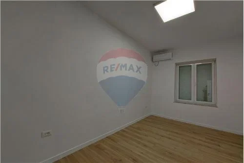 Jepet me qira Zyre te Shallvaret Myslym Shyri