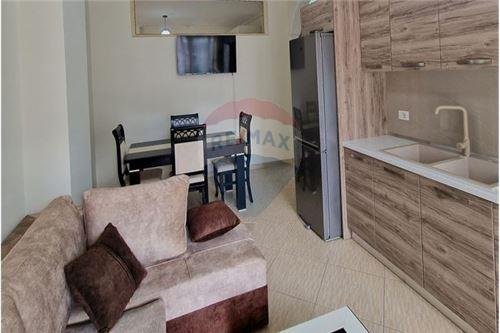 Apartament 1+1 me qera ne Lungo Mare,Vlore