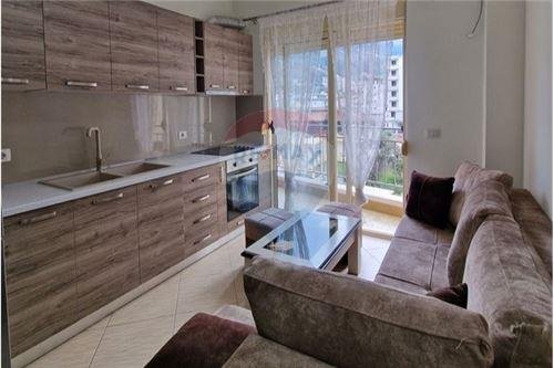 Apartament 1+1 me qera ne Lungo Mare,Vlore