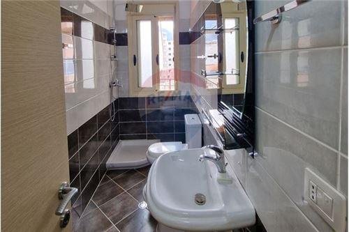 Apartament 1+1 me qera ne Lungo Mare,Vlore