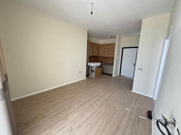 Apartament 1+1 me qira 📍Rr. Riza Cerova, Cmimi; 450 Euro te Shkolla e Kuqe