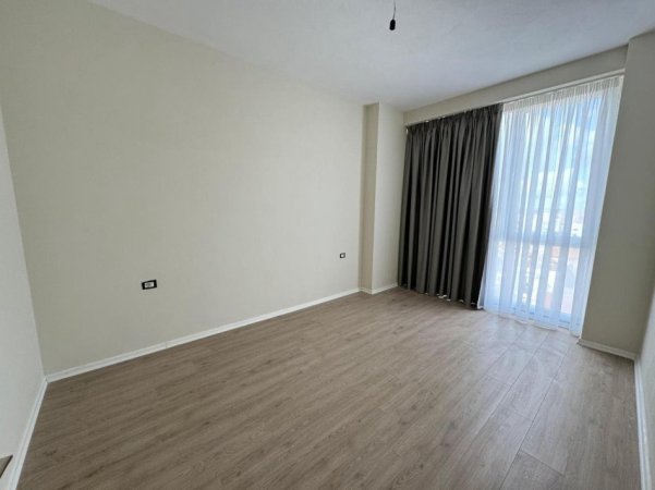 Apartament 1+1 me qira 📍Rr. Riza Cerova, Cmimi; 450 Euro te Shkolla e Kuqe