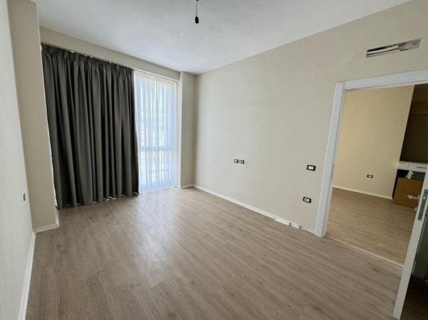 Apartament 1+1 me qira 📍Rr. Riza Cerova, Cmimi; 450 Euro te Shkolla e Kuqe