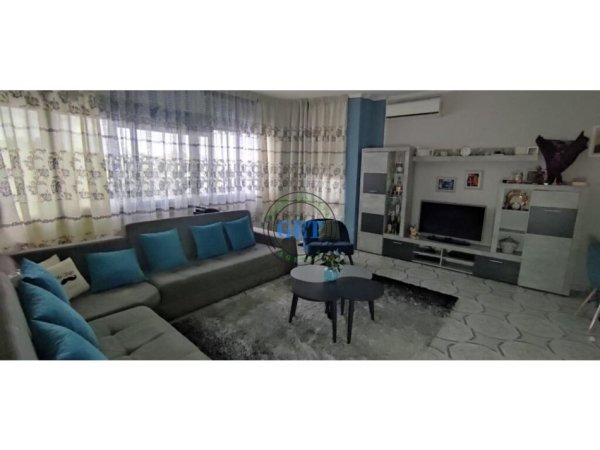 Shitet, Apartament 2+1+2, Tek Tregu Fshatar, Durres