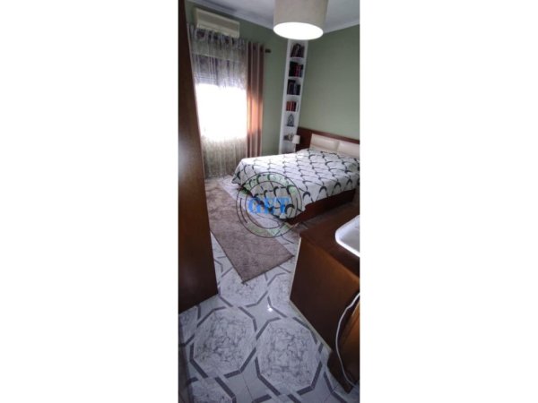 Shitet, Apartament 2+1+2, Tek Tregu Fshatar, Durres