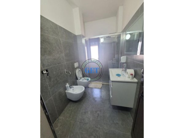 Shitet, Apartament 2+1+2, Tek Tregu Fshatar, Durres