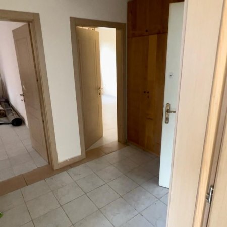 Shitet apartament 1+1 (behet 2+1)