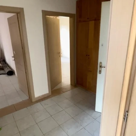 Shitet apartament 1+1 (behet 2+1)