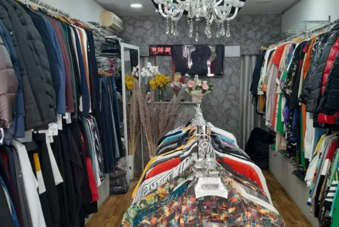 Shitet Biznes Butik Rrobash Tek 21 Dhjetori (ID BSHB102) Tirane