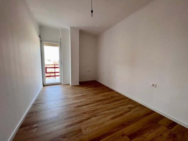 Shitet Apartament 2+1, “Xhamlliku”, Tiranë.