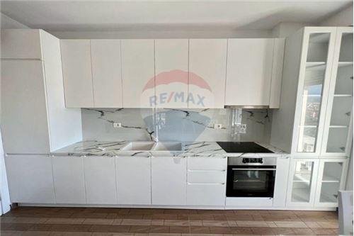 Apartament - Me Qira - Ali Demi, ShqipëriApartament 2+1 per qira tek Kompleksi Mangalem!