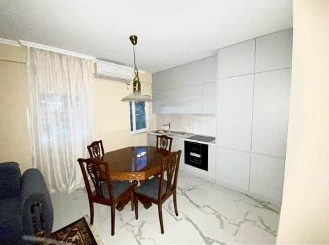 Apartament 1+1 me qira Rr. Hamdi Sina, Liqeni i Thate