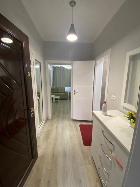 Jepet Me Qera Apartament 1+1 Tek Rruga Durrsit[ID PE031]