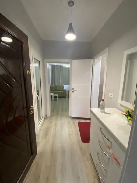 Jepet Me Qera Apartament 1+1 Tek Rruga Durrsit[ID PE031]