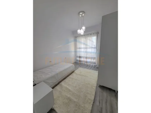 Qera, Apartament 2+1+2+Post Parkimi, Ish Fusha e Aviacionit, Tiranë