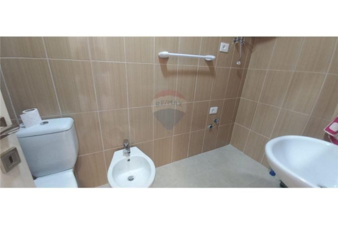 Apartament - Me Qira - Tregu i Madh - Rruga 5 Maji, Shqipëri
Apartament 2+1 per qera tek 5 Maji!