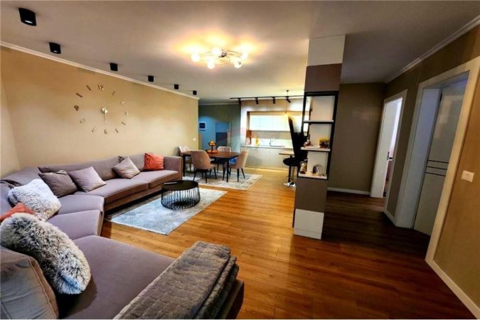 Apartament - Në Shitje - Komuna e Parisit - Kompleksi Dinamo, Shqipëri
Super Apartament 2+1 i mobiluar per shitje te Kompleksi Dinamo!