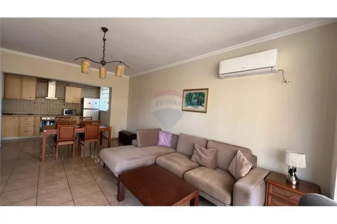 Apartament - Me Qira - Liceu Artistik, Shqipëri
Apartament 2+1 i mobiluar me qira tek Liceu Artistik!