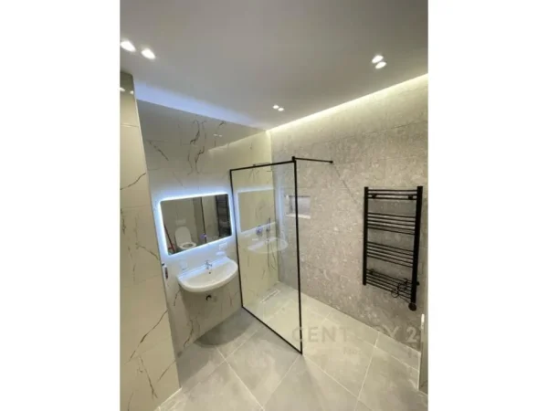 Qira,Kompleksi IBN,Fusha e Aviacionit,Tirane