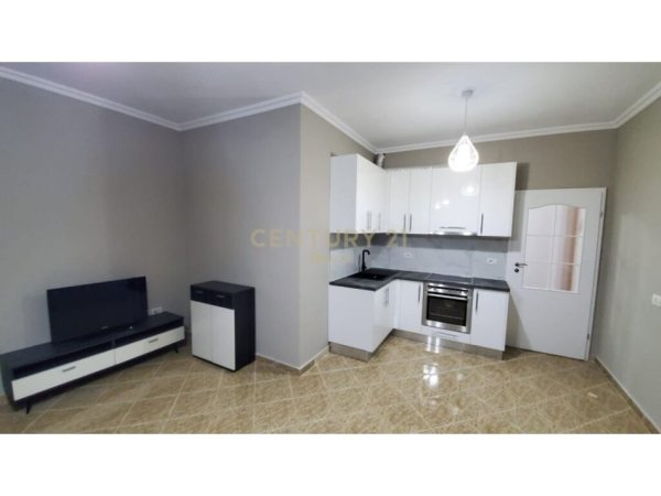 SHESIM APARTAMENT 2+1 NE BULEVARDIN E RI, NE YZBERISHT  royal89703