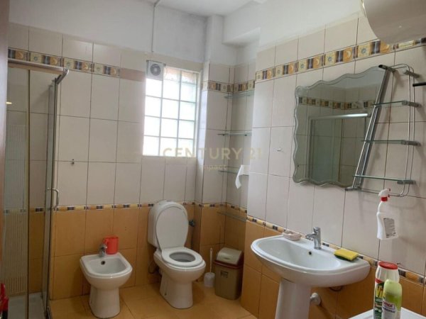 Jepet me qira apartament 2+1 pranë rruges se Dibrës dhe Restorant Durresit!