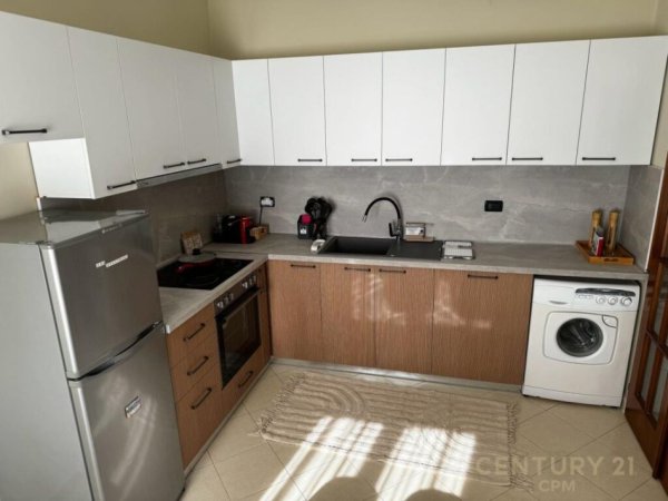 Ky apartament 1+1 është për qira në Shallvaret