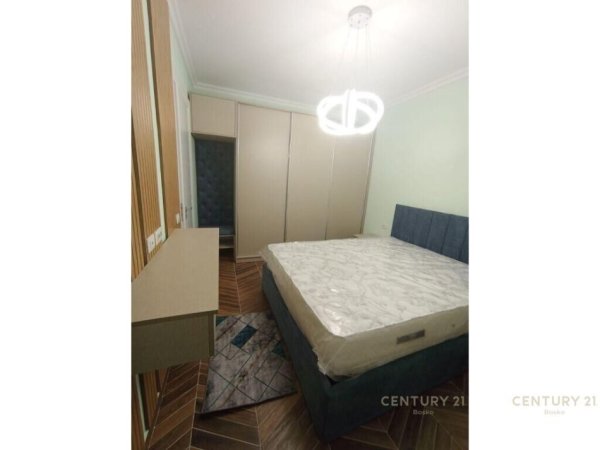 Ofrojme apartament 1+1+post parkimi per qira tek Univers City!