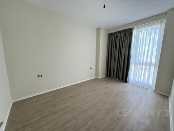 Apartament 1+1 me qera në një pallat të ri te Selvia.