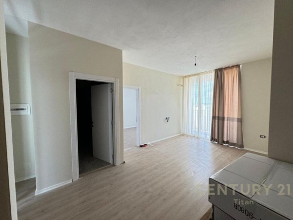 Apartament 1+1 me qera në një pallat të ri te Selvia.