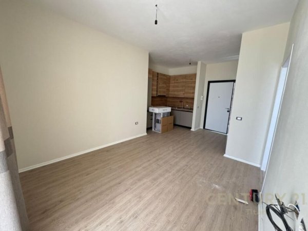 Apartament 1+1 me qera në një pallat të ri te Selvia.